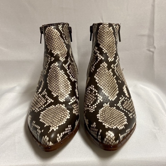Bleeker & Bond Gwen Snakeskin Print Ankle Boot Bootie Brown Tan Size 6.5 - Picture 2 of 5